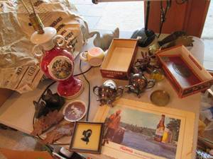 lot 573 image: Cigar Boxes with Vintage Brass Ligh...