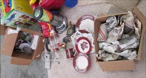 lot 659 image: Large Lot of Kitchen Supplies, Blen...