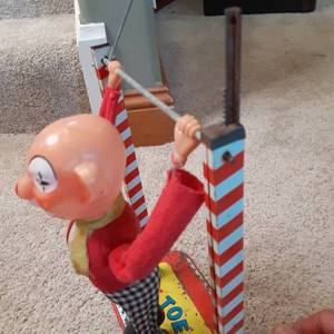lot 578 image: Ohio Art 1950s Tin Toe Joe Trape...
