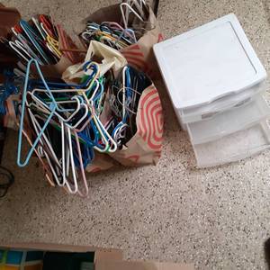 lot 523 image: Plastic 12x12 Sterlite Clearview 3...