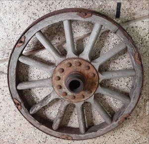 lot 526 image: Vintage Heavy Duty 26 Wooden & Met...