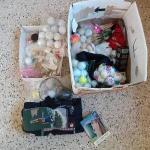 lot 531 image: Box of Misc Golf Balls, Tees, Bags ...