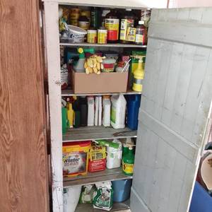 lot 536 image: Sturdy Vintage Wooden Storage Cabin...