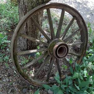 lot 541 image: Vintage 39 Wood and Metal Wagon Wh...