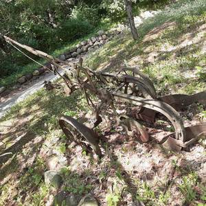 lot 542 image: Antique Heavy Duty Metal Tow Behind...