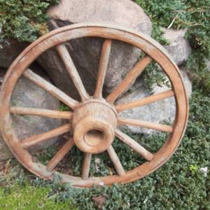 lot 547 image: Vintage 36 Cement Wagon Wheel Outd...