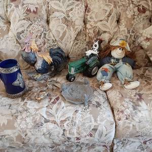 lot 494 image: Random Household Dcor Lot of a Ro...