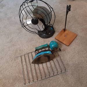 lot 580 image: Vintage Coleman Instant Lite Steam ...
