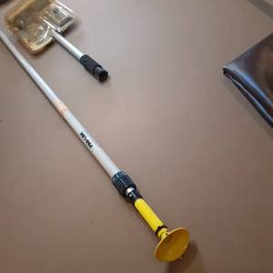 lot 591 image: WindowCar Scrubbing Brush with Squ...