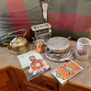 lot 609 image: Vintage Waffle Maker, Vintage Toast...