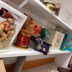 lot 617 image: Wooden Musical Jewelry Box Hand Pai...