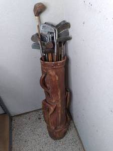 lot 171 image: Vintage Golf Bag With Clubs With Wo...