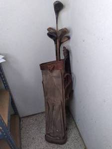 lot 175 image: Vintage Golf Bag With Clubs With Wo...