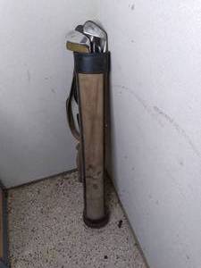 lot 177 image: Vintage Golf Bag With Clubs With Wo...