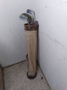 lot 179 image: Vintage Golf Bag With Clubs With Wo...