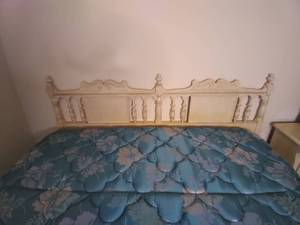 lot 185 image: King Size Complete Bed See Photos...