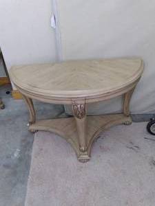 lot 232 image: Display Table (43.5 X 20 X 28.5)...