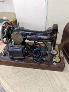 lot 251 image: Singer Sewing Machine In Wood Case ...