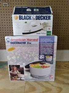 lot 255 image: Black & Decker Iron In Box, America...