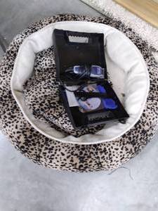 lot 259 image: Wahl Pet Clipper, and Pet Bed...