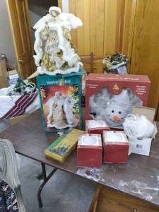 lot 267 image: Holiday Decorations Lot Spheres Do...