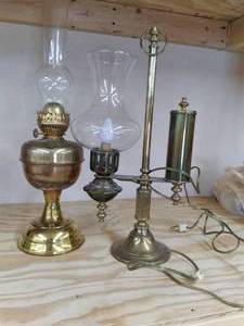 lot 289 image: (2) Vintage Oil Lantern...