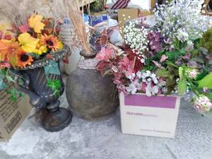 lot 290 image: (2) Home Dcor Vases & Dcor See...