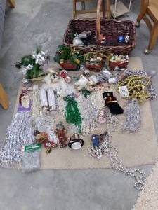 lot 292 image: Large Lot of Holiday Decoration in ...