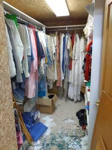 lot 650 image: Closet Full of Ladies & Mens Cloth...