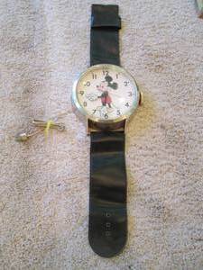 lot 392 image: Vintage Collectible Mickey Mouse Wa...