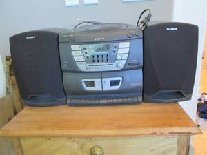 lot 398 image: Large Sony DVD, Cassette & AMFM ra...