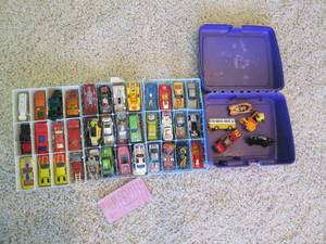 lot 400 image: Huge lot of Vintage Collectible die...