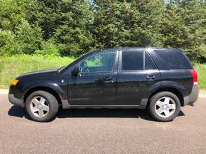 lot 5 image: 2004 Saturn Vue - AWD