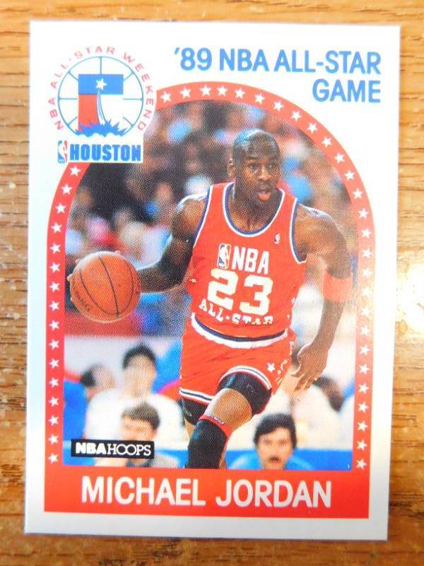 lot 140 image: 1989 Hoops Michael Jordan Basketball Card #21