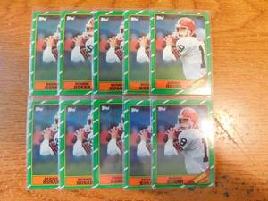 lot 22 image: (10) 1986 Topps Bernie Kosar Rookie Cards #187