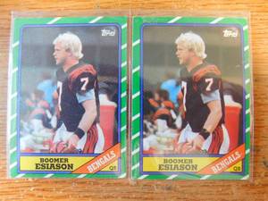 lot 25 image: (2) 1986 Topps Boomer Esiason Rookie Cards #255