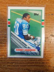 lot 35 image: 1989 Topps Traded Barry Sanders Rookie Card #83T LK