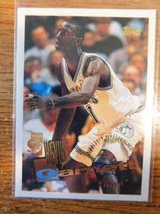 lot 65 image: 1995 Topps Kevin Garnett Rookie Card #237