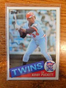 lot 106 image: 1985 Topps Kirby Puckett Rookie Card #536