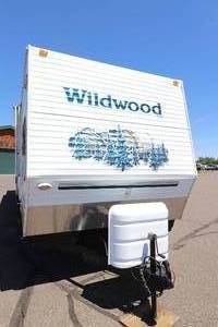 lot 1 image: 2006 Forest River Wildwood 38BHDS Bunkhouse Travel Trailer NO RESERVE