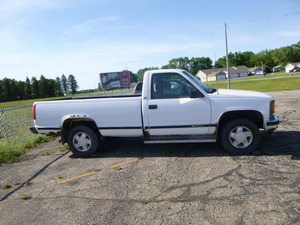 lot 4 image: 1997 Chevrolet Cheyenne 1500 Truck