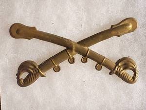 lot 46 image: Original Civil War  Cavalry Hat Insignia