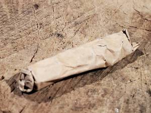 lot 355 image: Original Civil War Paper Roll of 10 Musket Percussion Caps