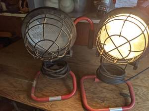 lot 33 image: (2) Craftsman Portable Shop Cage Lights