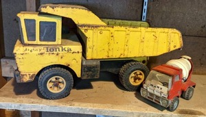 lot 13 image: (2) Vintage Metal Toy Trucks Tonka and Marx