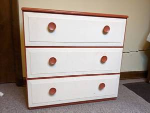 lot 219 image: Small Painted Wood 3-Drawer Dresser