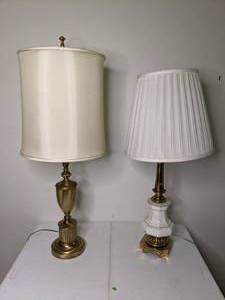 lot 230 image: (2) Vintage Brass Table Lamps