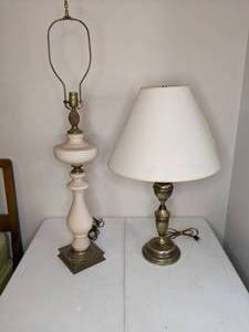 lot 209 image: Lot of (2) Vintage Brass and Glass Lamps