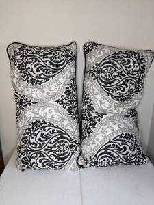 lot 213 image: Set of (2) Quilted Damask Pattern King Sized Throw Pillows