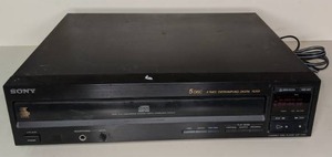 lot 325 image: Sony 5 Disc CD Player